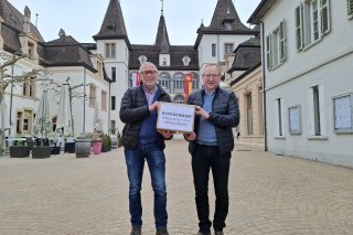 Les opposants à la patinoire de Sierre ont déposé ce lundi les signatures pour le référendum